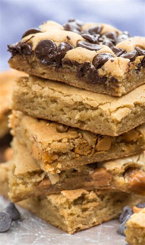 What is the difference between a Blondie and a cookie bar?